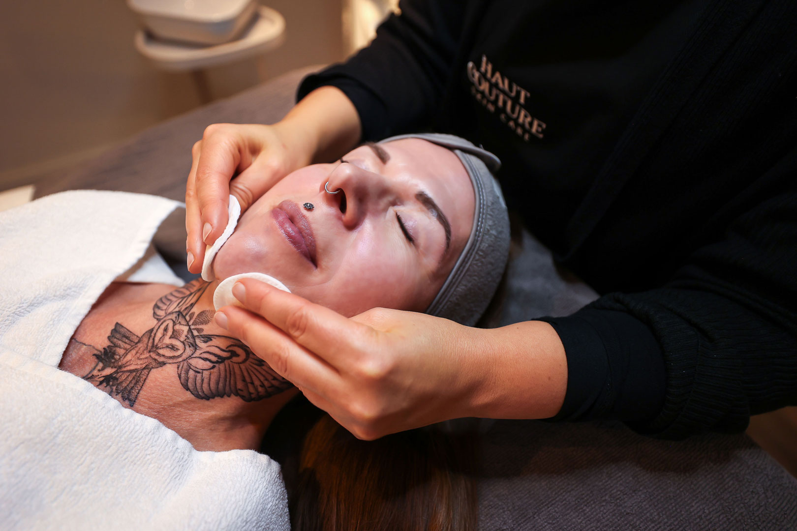 Moderner Behandlungsraum für das Balance Skin Konzept bei Sara Richter Hautcouture – spezialisierte Kosmetik für reine Haut und ein gesundes Hautbild.